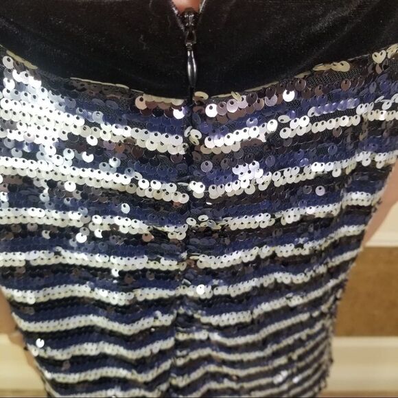 NEW AQUA 100% Exclusive sequined striped mini Black Silver S - Picture 11 of 15